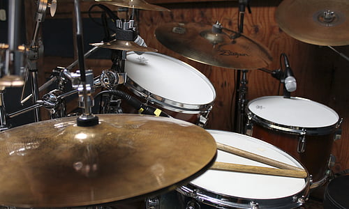 brown and white drums set thumbnail
