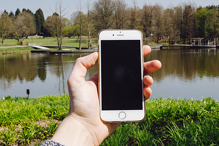 iPhone 6 in hand thumbnail