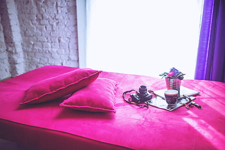 Pink bed & pillows thumbnail