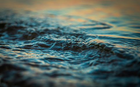 closeup photo of body of water thumbnail