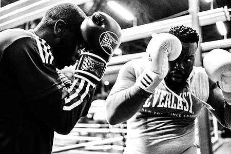 two men boxing thumbnail