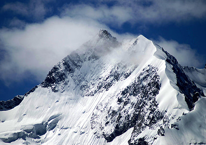 landscape photography of mountain at daytime thumbnail
