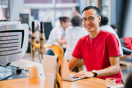 Man Wearing Red Crew-neck Shirt thumbnail