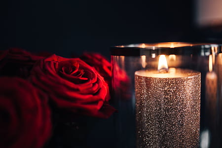 Gold Lanterns with Red Roses thumbnail