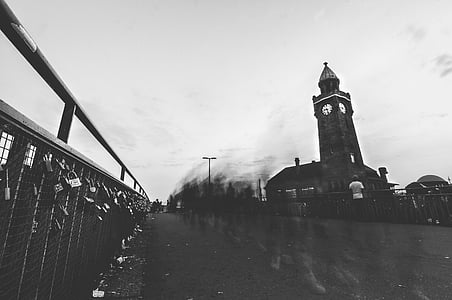 timelapse love bridge, London thumbnail