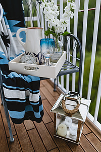 Seaside Style: Nautical Balcony Decor thumbnail