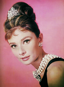 photo of Audrey Hepburn wearing pearl necklace thumbnail