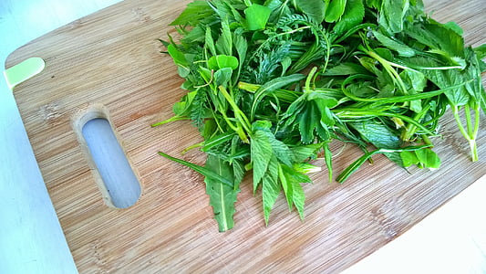 green vegetables on chopping board thumbnail