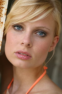 Blonde Woman thumbnail