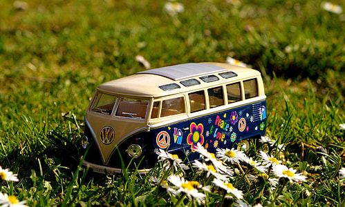 beige and blue Volkswagen T1 die-cast model thumbnail