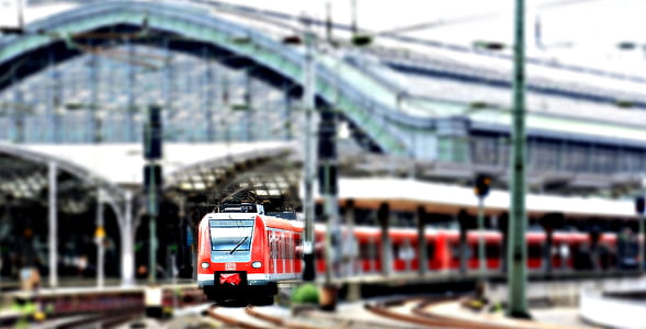 bokeh shot of red train thumbnail