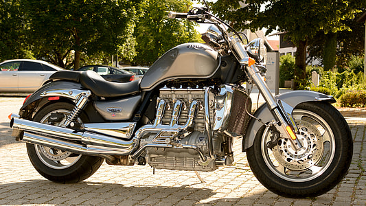 gray and black cruiser motorcycle photo thumbnail