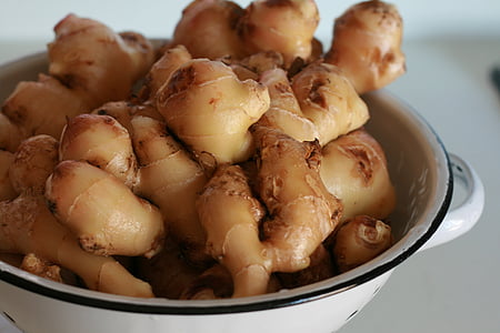 ginger on strainer thumbnail