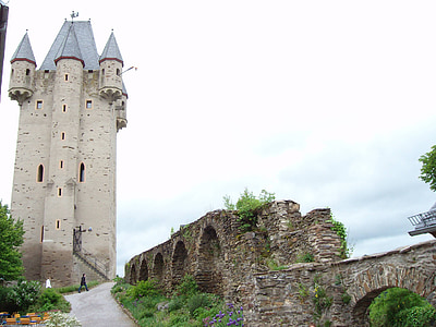 white concrete castle thumbnail