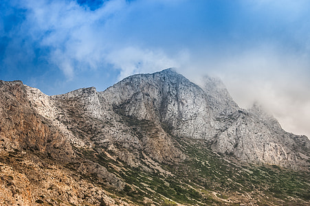 mountain during daytime thumbnail