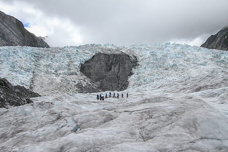 people hiking at the summit thumbnail