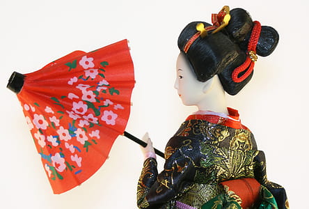 Geisha carrying umbrella figurine thumbnail