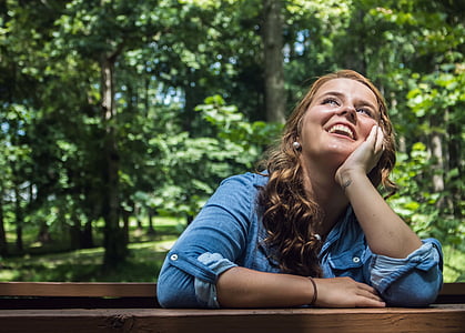 woman looking up thumbnail