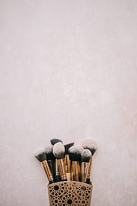 back makeup brush set in gold rack thumbnail