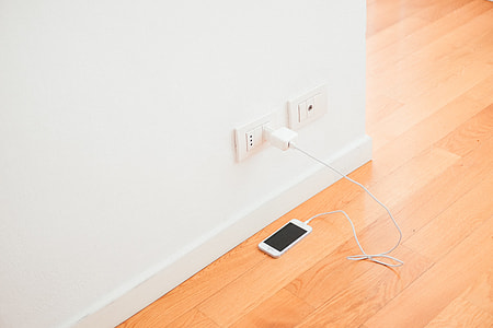 Charging the iPhone thumbnail