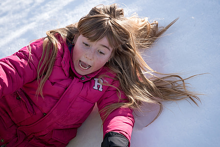 girl on snow thumbnail