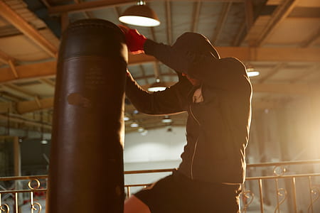 man hitting gray heavy bag thumbnail