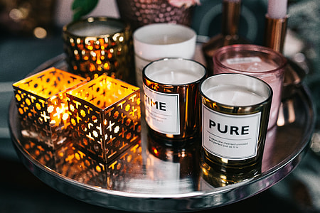 Side table with pink decorations thumbnail