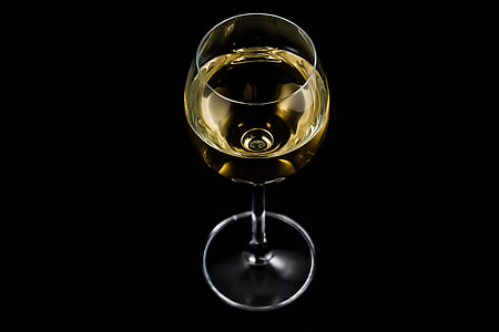 Glass of white wine thumbnail