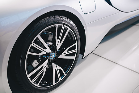 Silver BMW i8 thumbnail