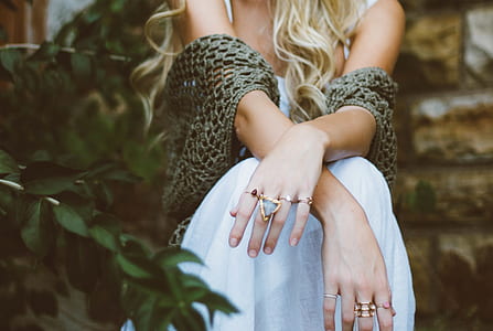 woman wearing gray braided scarf thumbnail