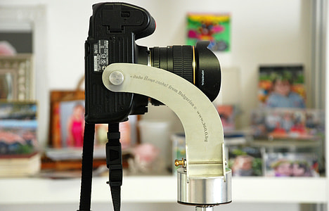 shallow focus photography of black DSLR camera thumbnail