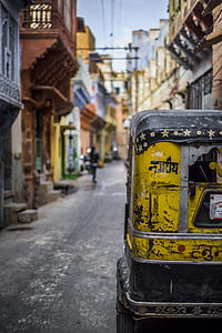 shallow focus photo of auto rickshaw thumbnail