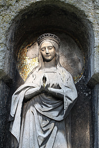 praying female statue thumbnail