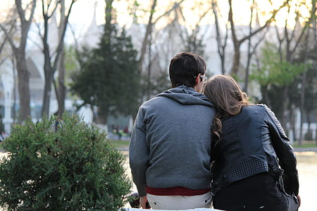 woman leaning on man's shoulder thumbnail