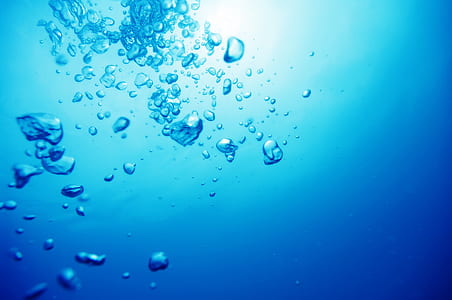 water bubbles underwater thumbnail