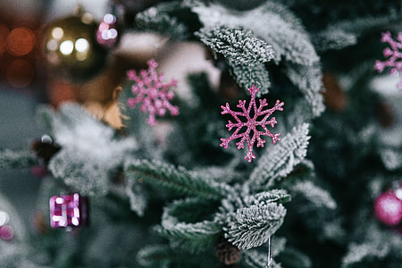 Christmas tree decorations thumbnail