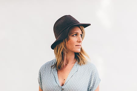 woman looking left side beside wall thumbnail