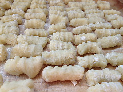 pastry with flour thumbnail