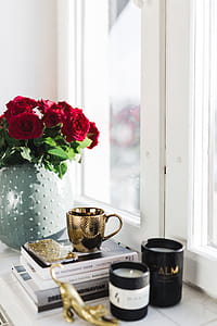 Gold cup of coffee and red roses bouqet thumbnail