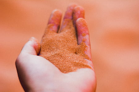 handful of brown powder thumbnail