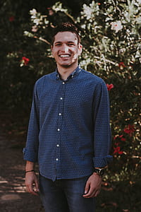 man wearing blue dress shirt thumbnail
