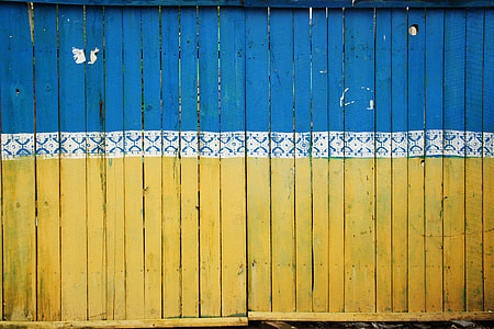 blue and brown wooden plank fence thumbnail