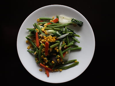 photo of salad on plate thumbnail