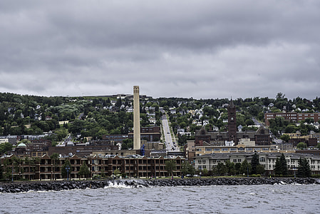 Factory on the shoreline of Lake Superior in Duluth, Minnesota thumbnail