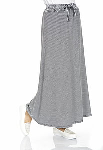 woman wearing maxi skirt thumbnail