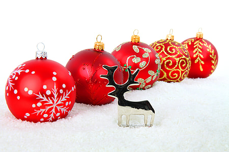 five red baubles and silver reindeer decor thumbnail