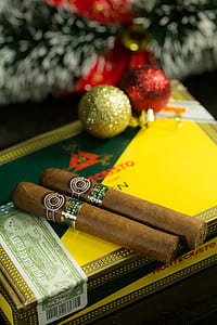 two cigars on yellow and green box thumbnail