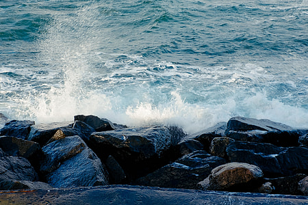 Waves and rocks thumbnail