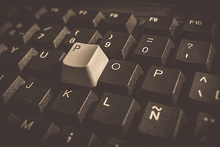 black computer keyboard thumbnail