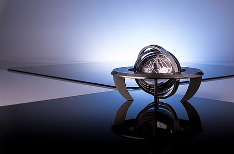 gray and black desk globe digital wallpaper thumbnail